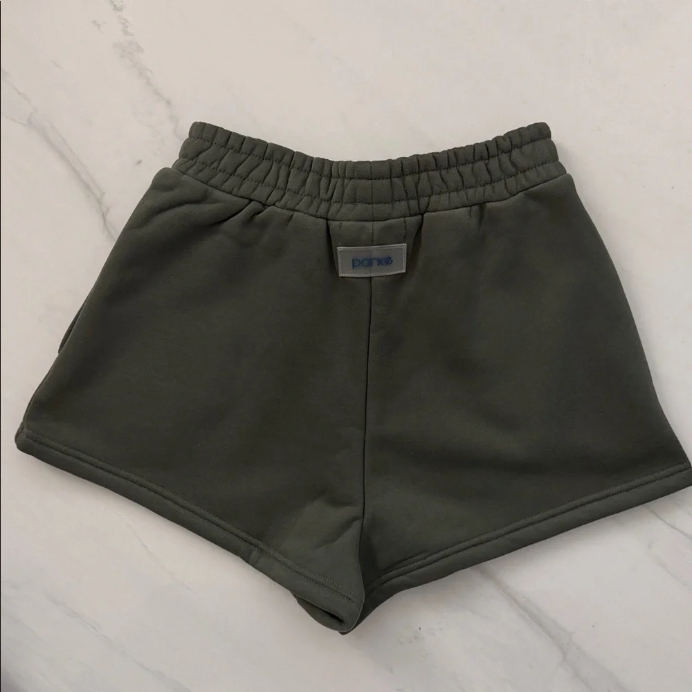 NEW Women’s PARKE
Fleece Sweatshorts in Hunter Green
Size XS - Picture 6 of 8